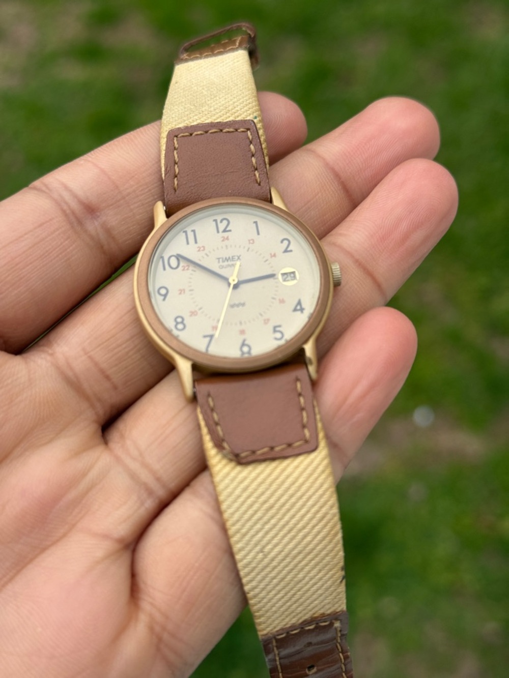 Timex vintage women’s Beige Dial Canvas and Brown Leather Strap Watch - Picture 3 of 6